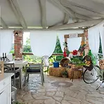 וילה Vally