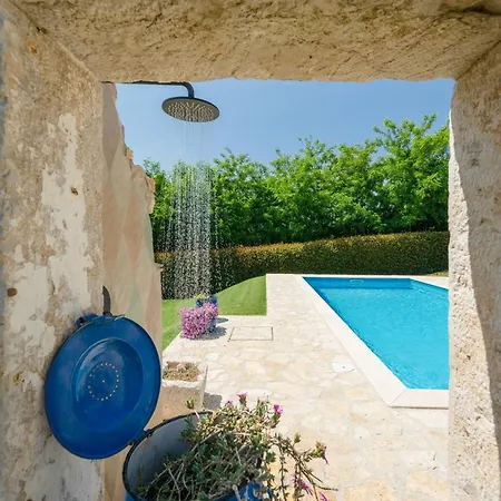 Vally Villa